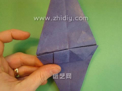 现在常见的各种折纸构型的完成都是基于折纸鸟的制作完成的