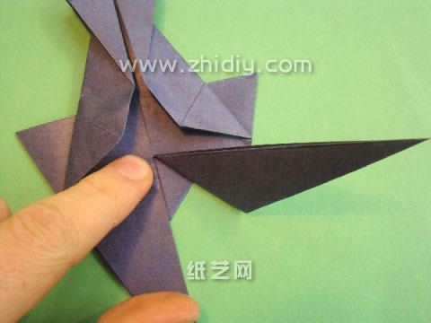 现在看到的这种折纸模型的操作实际上折纸龙的一种延伸