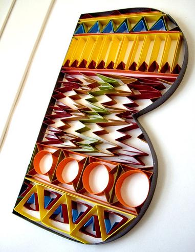 利用墨西哥编织毯的图案设计来制作出的独特造型的衍纸字母