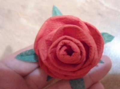 学习纸玫瑰的制作教程有助于你加深对于自然的喜爱和增强动手能力