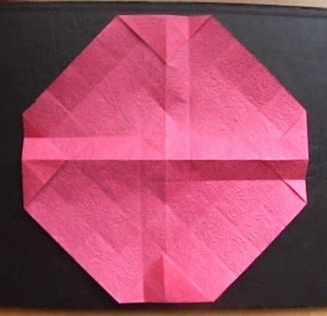 组合折纸的方式让你制作出更加漂亮的纸玫瑰花来