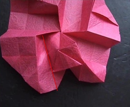 常见的各种类型的纸玫瑰花的折法图解都可以在纸艺网上找到