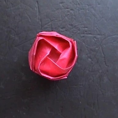 没有叶柄的折纸玫瑰花从基本的效果上来看就没有具有叶柄的漂亮