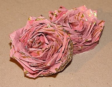 简单的糖纸纸玫瑰花的折法图解教程手把手教你制作漂亮的干玫瑰花