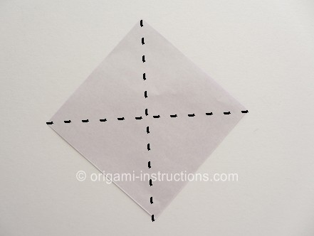 这个组合折纸花本身还可以当做是雪花的构型来进行深入的塑造