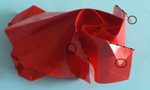 川崎玫瑰的基本折法实际上已经被融入到了这个折纸心折纸玫瑰花的制作中