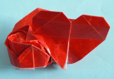 经过良好整形的手工折纸心折纸玫瑰花制作可以让你感受到折纸玫瑰花神奇魅力