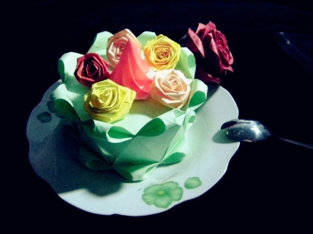 折纸裱花蛋糕是折纸大全图解中非常有趣且充满着香味的折纸制作