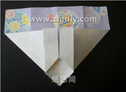 对方形纸张进行的预折叠也是折纸操作过程中需要较多技巧的部分
