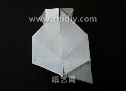 现在学习这个折纸小兔子的折纸单元模型进行组合之后就完成了折纸花盘