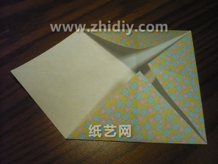 折纸八边形盒子在具体制作的过程中比较适合使用的就是和纸