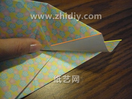 组合折纸是制作这样塑形复杂的折纸盒子非常好的方式和具有艺术感的方式