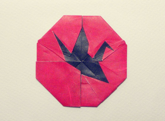 折纸千纸鹤徽章的折法教程教你制作出精美的折纸千纸鹤徽章来