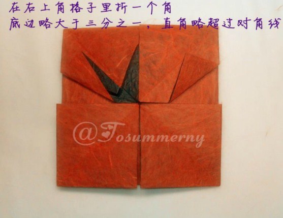 基本的折纸千纸鹤徽章最终是以圆形的折纸结构呈现出来的