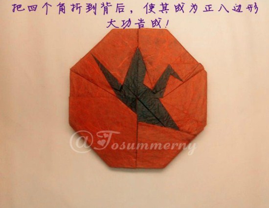 最终完成制作的折纸千纸鹤徽章图解教程手把手的教你完成了这个漂亮的折纸千纸鹤徽章