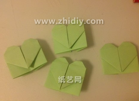 经典的折纸四叶草制作教程可以手把手一步一步的教你完成漂亮的折纸四叶草制作