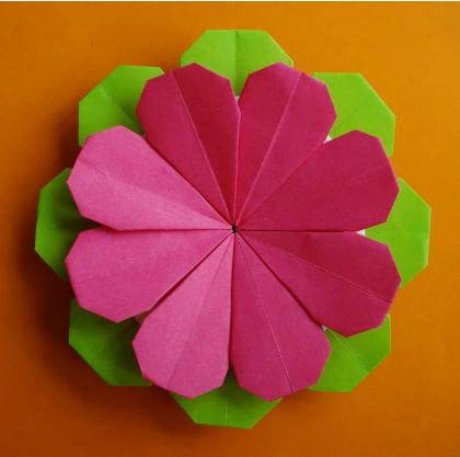 折纸花本身从制作的角度来讲可以通过组合折纸的方式简化