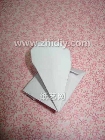组合折纸可以让整个折纸花的制作都变得简单和容易制作起来