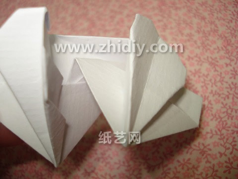 模块组合折纸花是一种提升纸艺花艺术感的变形式折叠艺术