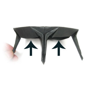 到这里可以看到折纸UFO在具体的塑形和构成方面都有着属于它自己的独特技巧