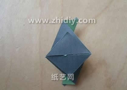 折纸花球的折法图解教程帮助更多的同学学习经典的折纸花球制作方法