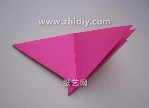 儿童折纸胸花原则上采用的是组合折纸的立体构型塑造方式