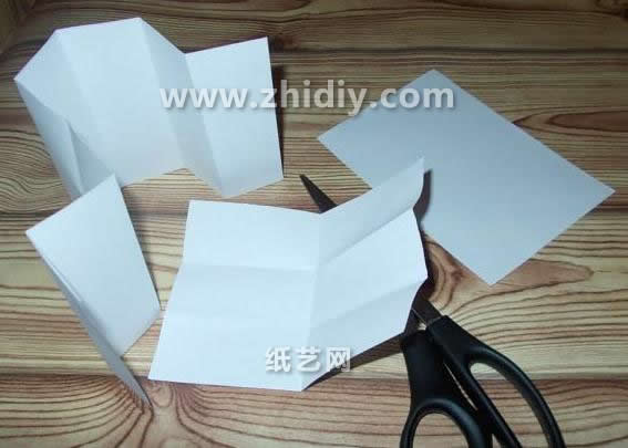 纸艺花比起折纸花的制作更加的简单和容易上手来进行操作