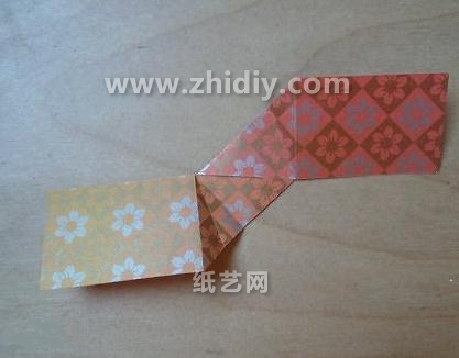 手工制作灯笼的方式可以是编织也可以采用组合折纸的制作方式