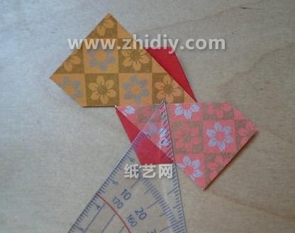 经典的单元组合折纸制作可以让喜欢手工折纸花球制作的同学感受到快乐