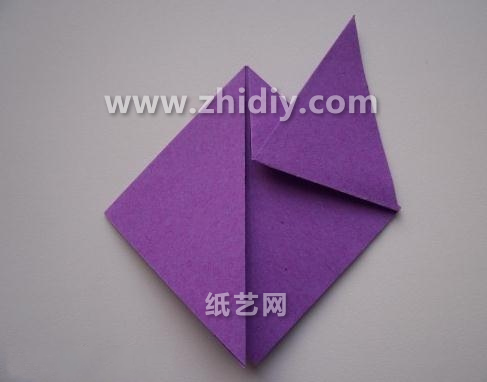 手工折纸的精髓在于用最为简单的方式塑造出从立体构型上更加漂亮的制作来