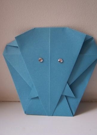 最终完成制作的儿童简单折纸大象的效果还是不错的