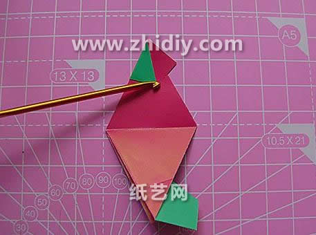经典的折纸灯笼制作教程往往没有折纸花球这样过于复杂的折叠