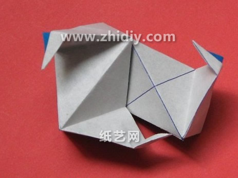 组合基本的折纸单元模型本身也是一件具有挑战性和需要耐心的工作