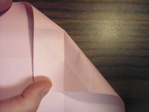 完成折叠的折纸盒子实际上分为折纸盖子和折纸盒底两个部分