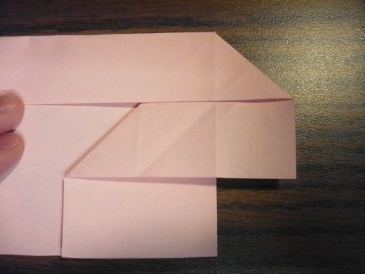 完成这个折纸心形盒子的同时实际上就是完成了节日的一个礼盒