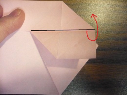 折纸心形盒子运用的折纸方法实际上和我们过去熟悉的折纸翅膀的方法还是很像的