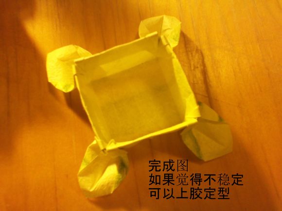 这里看到的折纸玫瑰花叶盒的立体结构已经相当的清晰了