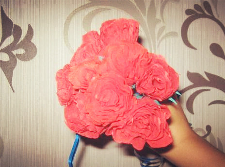 皱纹纸制作的纸玫瑰花教程手把手教你制作漂亮的皱纹纸玫瑰花