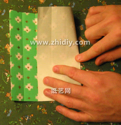 折纸八边形盒子在制作的时候是使用一张纸纸完成折叠的
