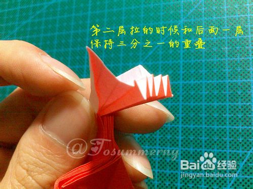 折纸翅膀的构型展现是这个折纸心立体感效果展现的一个关键