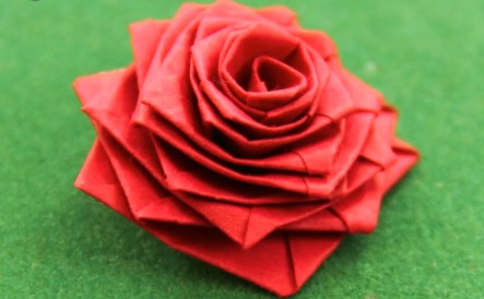 简单折纸玫瑰花的折法之衍纸玫瑰花的高清折纸做法视频