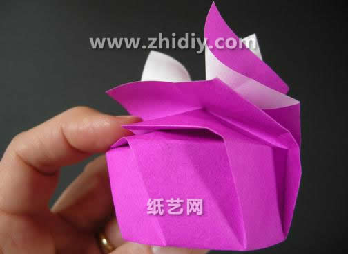 折纸盒子本身还有着折纸收纳盒的作用和效果在其中