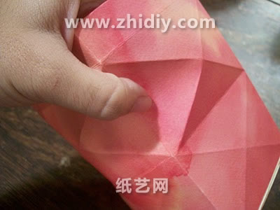常见的各种类型的折叠效果表现出来的是对折纸的认识和理解