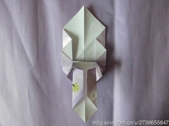 折纸小篮子在折叠的时候基本的折纸方法都是比较基础的
