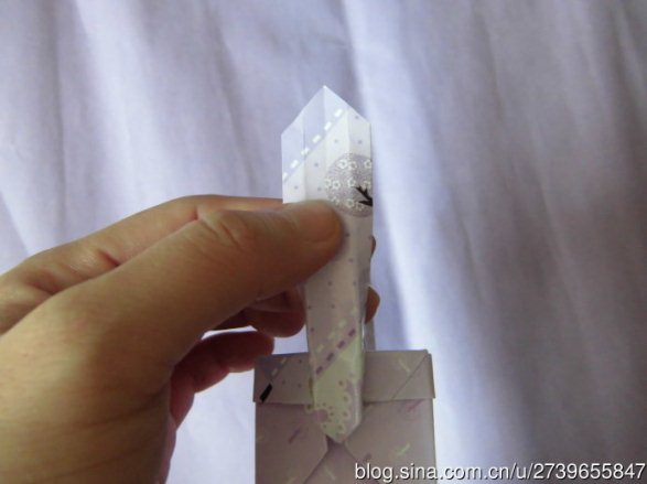 手工折纸小篮子的图解教程帮助你通过手工的方式完成折纸小篮子的制作