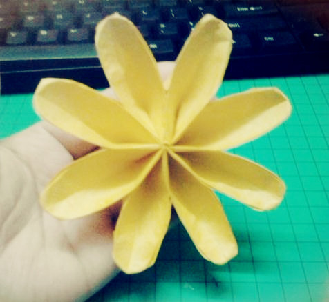 简单折纸花大全图解教程手把手教你制作漂亮的折纸八瓣花