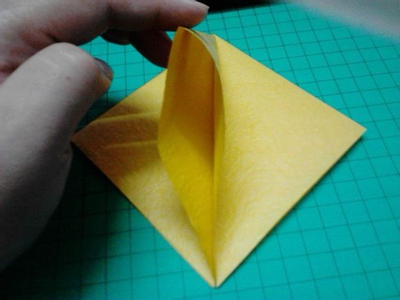 手工折纸花的基本做法来告诉你如何完成一个构型精彩的折纸花制作