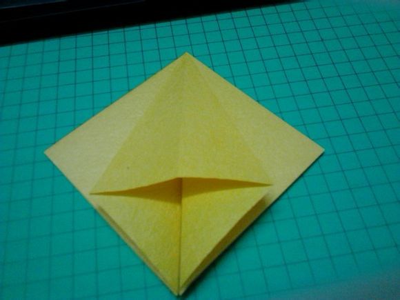 折纸八瓣花的基本折纸图解教程展现出来的是折纸花的制作方式