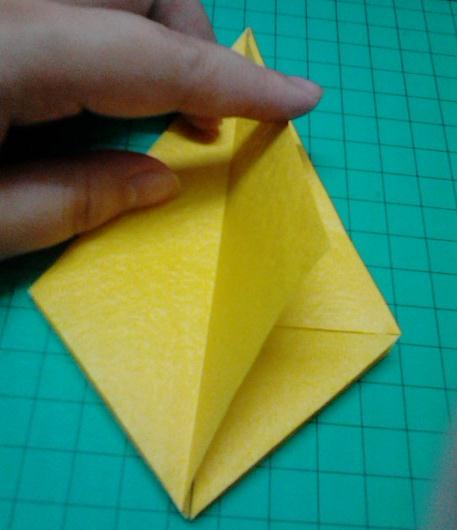 通过学习折纸花的折叠可以提升我们对于手工折纸的深度认识