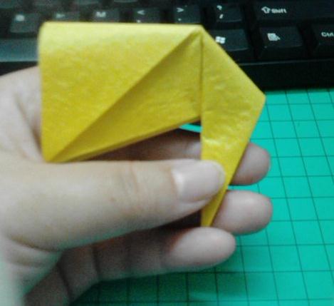 良好的折纸花制作教程是让折叠构型进行更加精确展现的一个关键